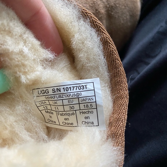 Brand new Kids Uggs. Never worn - Picture 3 of 5